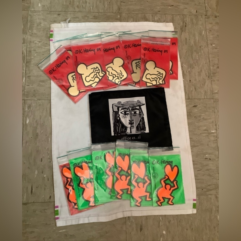 KEITH HARING RARE MODERN POP SHOP ART METAL PIN PLAQUE ORNAMENT 80s​​​​​​​